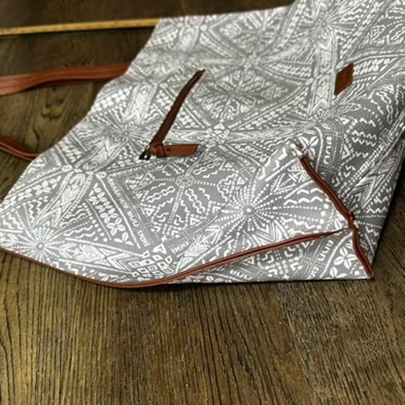THE SAK Hasley Happy & Free Gray Shadow Tote Purse Batik Boho - Picture 3 of 16
